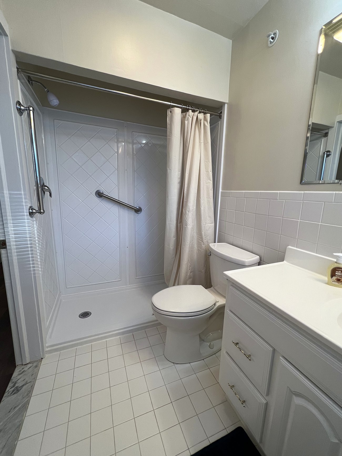 Walk-in shower at Aria House, Columbia